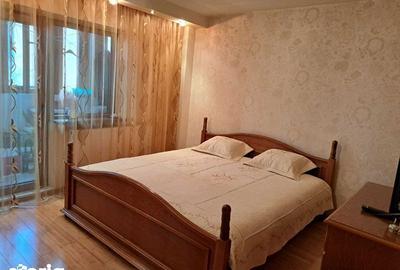 Apartament cu 3 camere, mobilat în Titan