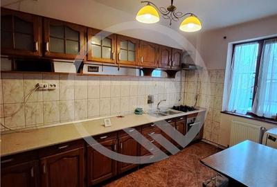 Casă cu 3 camere cu Canalizare în Mărăști - 1