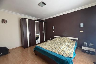Apartament cu 3 camere decomandat, mobilat în Lipovei