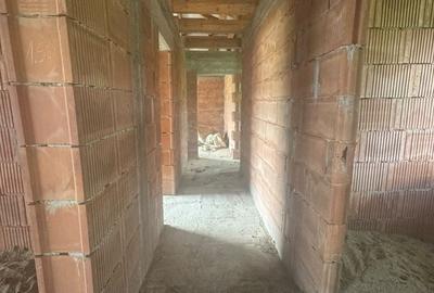 Casă cu 5 camere cu Teren 500 Mp în Central - 3