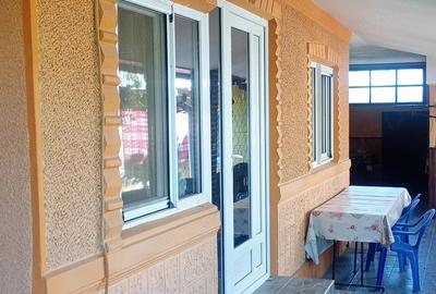 Casă cu 4 camere cu Teren 2500 Mp în Central