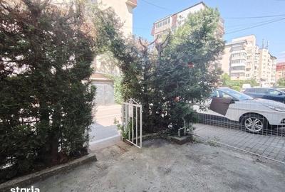Spațiu comercial, de 40 mp, în Central - 9
