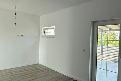 Casă cu 3 camere cu Teren 300 Mp în Central