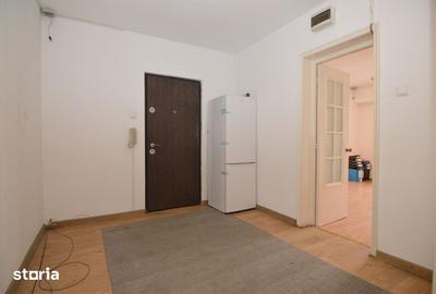 Apartament cu 4 camere decomandat în Victoriei