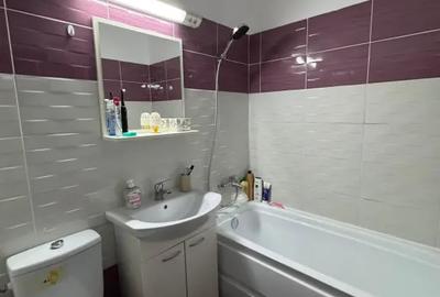 Apartament cu 2 camere decomandat în Titan