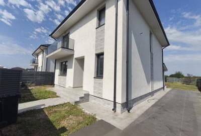 Casă cu 4 camere în Corbeanca