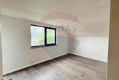 Casă cu 4 camere cu Teren 300 Mp în Hidiș