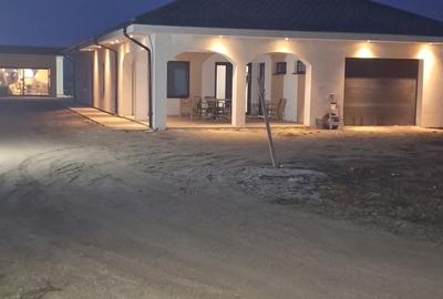 Casă cu 5 camere cu Teren 4088 Mp în Coșoveni - 1