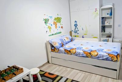 Apartament cu 4 camere decomandat, mobilat în Tractorul - 8