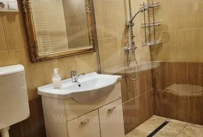 Garsonieră decomandată în Central