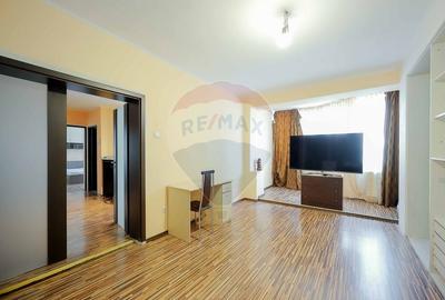 Apartament cu 3 camere decomandat în Nufărul - 9