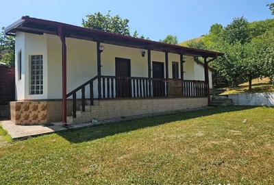 Casă cu 1 camere cu Teren 1697 Mp în Ștefănești