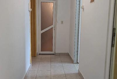 Apartament cu 3 camere semidecomandat în Central - 2