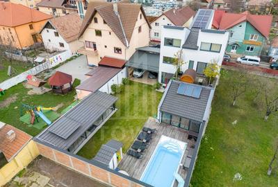 Casă individuală cu 6 camere cu Piscina în Central - 1