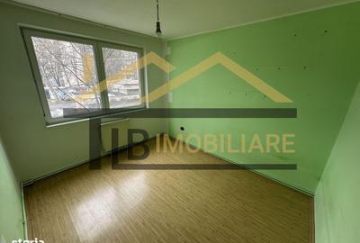 Apartament cu 3 camere semidecomandat în Central - 1