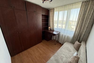 Apartament cu 3 camere semidecomandat în Apusului