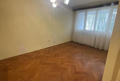 Apartament cu 3 camere în Aleea Carpați