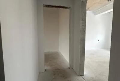 Casă cu 5 camere cu Teren 300 Mp în Primo - 9