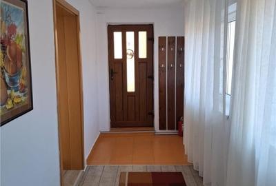 Casă cu 2 camere cu Teren 300 Mp în Schei