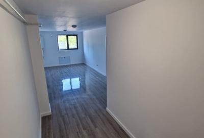 Apartament cu 3 camere decomandat în Exterior Est