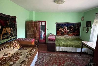 Casă cu 4 camere cu Teren 1400 Mp în Foltești - 4