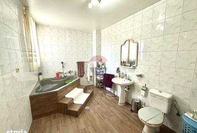 Casă cu 7 camere cu Teren 504 Mp în Pârneava