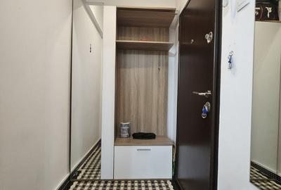 Apartament cu 3 camere semidecomandat în Universitate