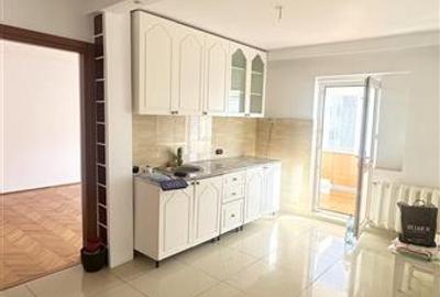 Apartament cu 2 camere decomandat în Poarta 6