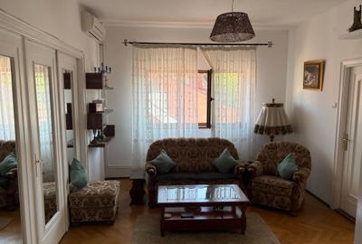 Apartament cu 3 camere semidecomandat în Cotroceni