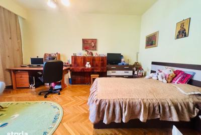 Casă cu 3 camere cu Teren 320 Mp în Orașul Vechi