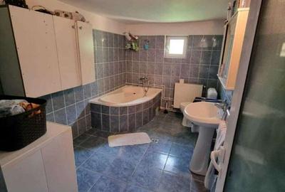 Casă cu 4 camere cu Teren 2000 Mp în Vlădești - 7