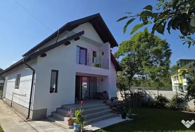 Casă cu 4 camere cu Teren 497 Mp în Central