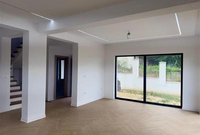 Casă cu 4 camere cu Teren 430 Mp în Bucium