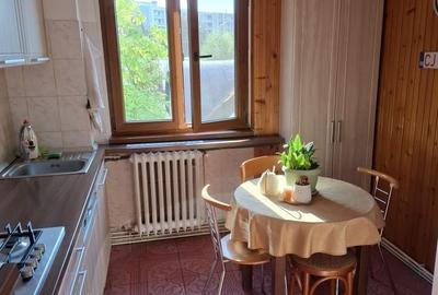 Apartament cu 3 camere nedecomandat în Dosu Bricii