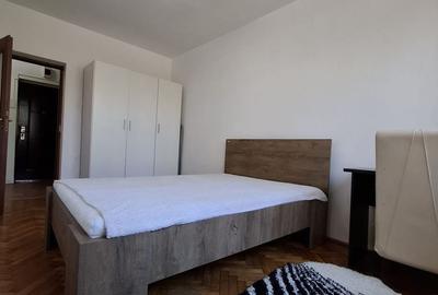 Apartament cu 3 camere decomandat în Gruia