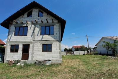 Casă cu Teren 1000 Mp în Albeni - 2