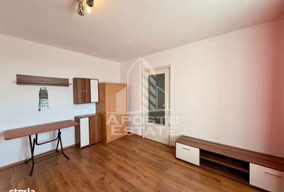 Apartament cu 3 camere, mobilat în Complex Studențesc