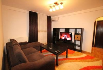Apartament cu 3 camere semidecomandat, mobilat în Universitate