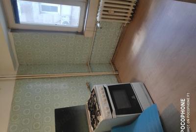 Apartament cu 3 camere decomandat în Moșilor
