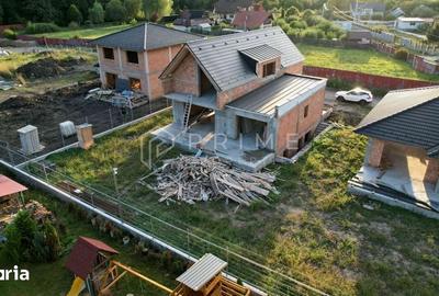 Casă cu 4 camere cu Teren 570 Mp în Corunca