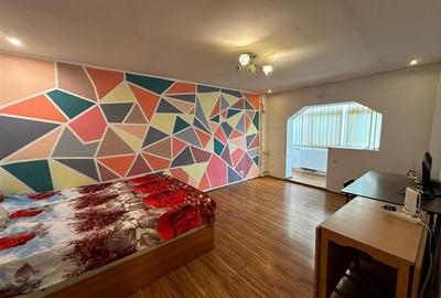 Apartament cu 3 camere decomandat în Malu Roșu - 2