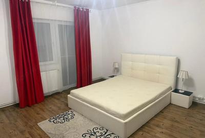 Apartament cu 3 camere, mobilat în Central