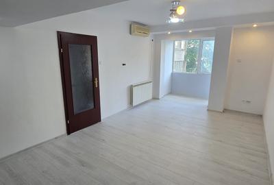 Apartament cu 2 camere semidecomandat în P-ța Universității