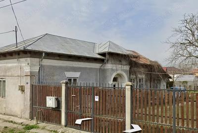 Casă cu 2 camere cu Teren 650 Mp în Central