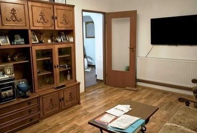 Apartament cu 3 camere decomandat în Crihala