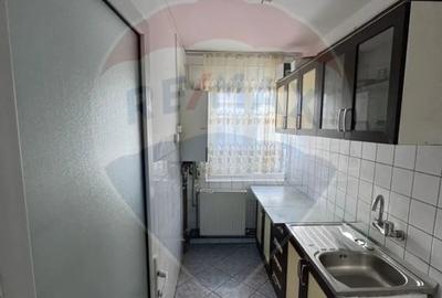 Apartament cu 2 camere semidecomandat, mobilat în Florești