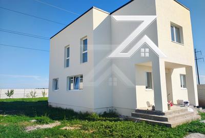 Casă individuală cu 4 camere cu Canalizare în Malu Mare - 1