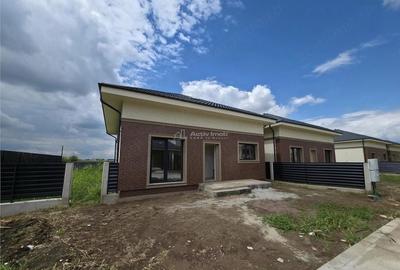 Casă cu 5 camere cu Teren 350 Mp în Tunari