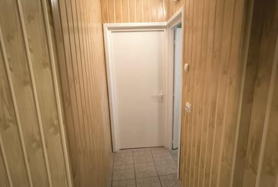 Apartament cu 3 camere decomandat în Pripor
