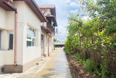 Casă cu 6 camere cu Teren 3500 Mp în Ulmi - 1